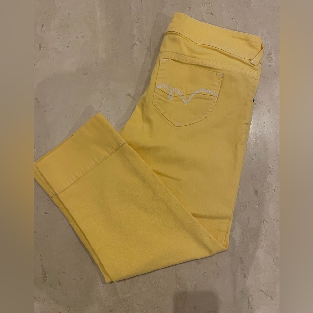Tommy Bahama Yellow Cropped Jeans White Embroidered Pockets Size 8